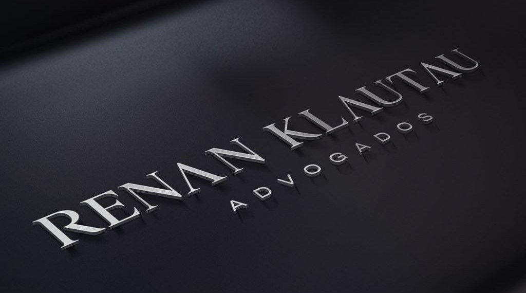 Logomarca Renan Klautau Advogados em letras de metal